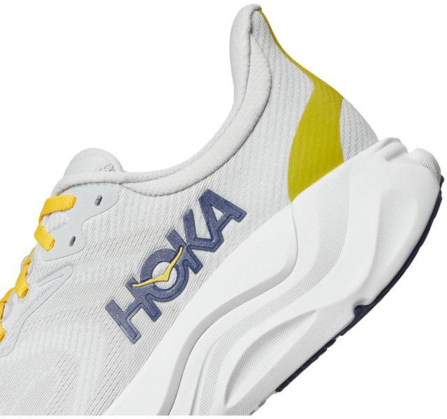 Hoka Arahi 8 Review (2025): Lightweight Stability for Pain-Free Running